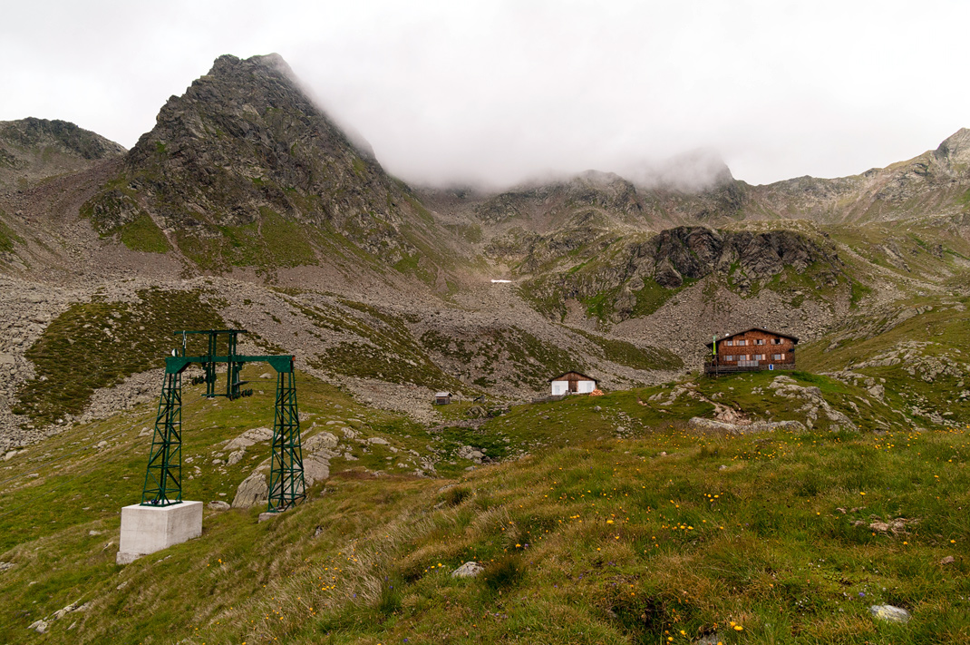 Die Seilbahn versorgt die Tiefrastenhütte vor der Kempspitze mit Vorräten